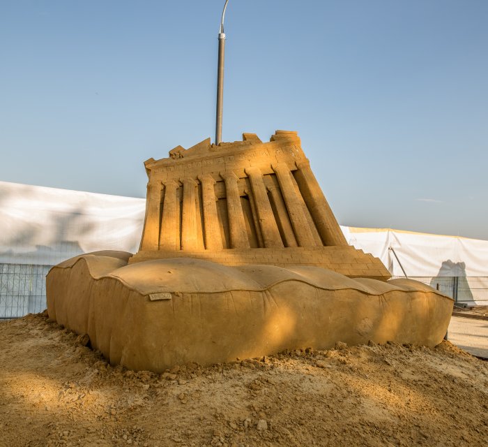 Творческая группа "Арт Блисс" организовала Чемпионат мира по скульптуре из песка "Города мира" 2014 г.