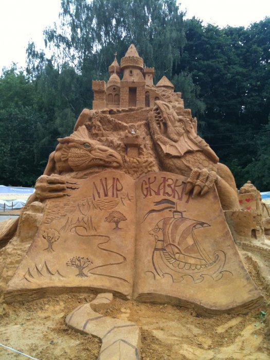 Творческая группа "Арт Блисс" организовала Международную выставку скульптур из песка «Мир сказок и фантазий» в Парке Сокольники 2010 г.
