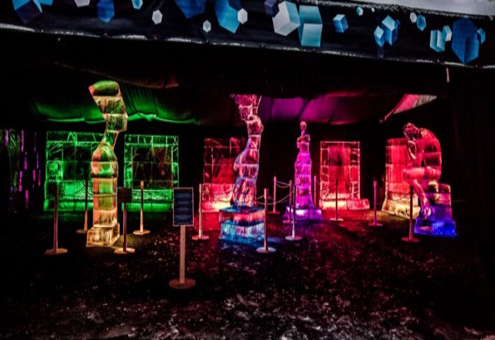 Творческая группа "Арт Блисс" организовала выставку по скульптуре изо льда "Планета лед" в Парке Сокольники 30 декабря 2014 - 28 февраля 2015