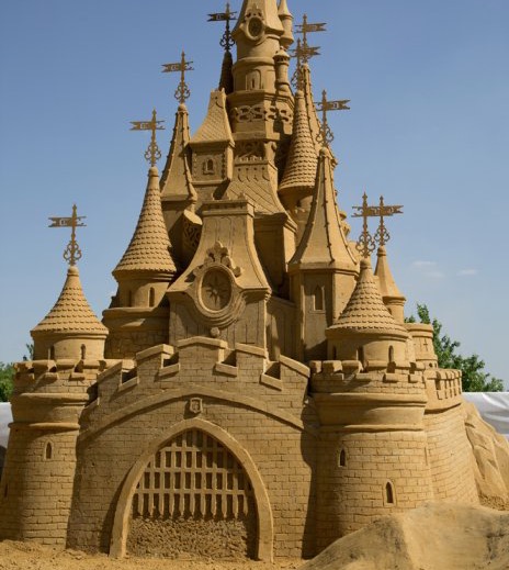 Творческая группа "Арт Блисс" организовала Чемпионат мира по скульптуре из песка "Волшебный мир песка" в музее-заповеднике Коломенское 2016 г.