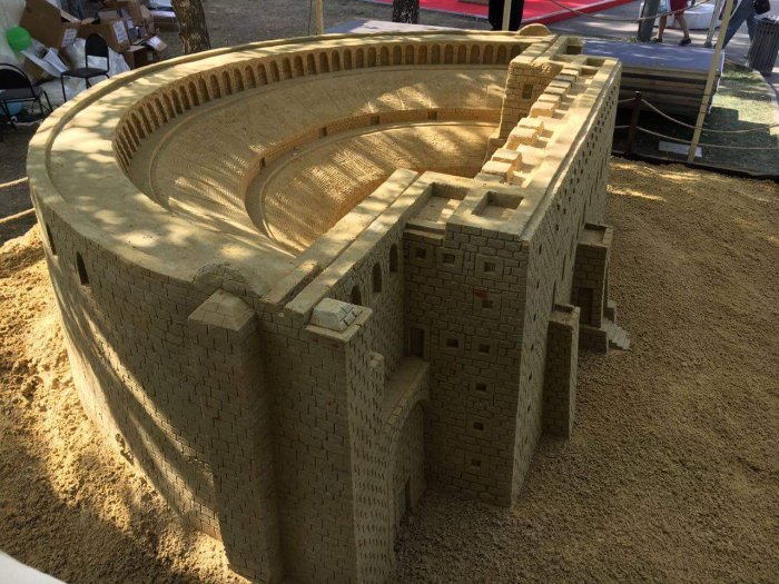 Творческой группой "Арт Блисс" созданы скульптуры из песка "Амфитеатр в Аспендос" на Фестивале Турции в Парке Красная Пресня.