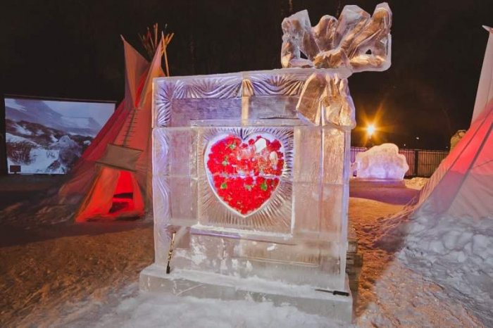Творческая группа "Арт Блисс" организовала Конкурс по ледяной скульптуре Ледяные Валентинки на площадке "Планета лед" в Парке Сокольники