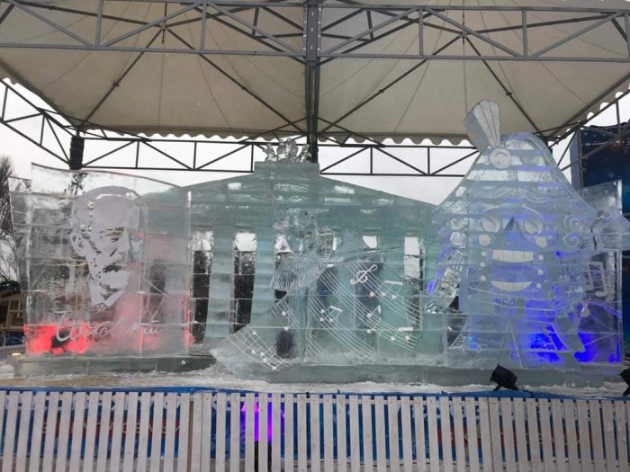 Творческой группой "Арт Блисс" созданы ледяные скульптуры для Новогоднего фестиваля «Ледовая Москва» на Поклонной горе  2019. 