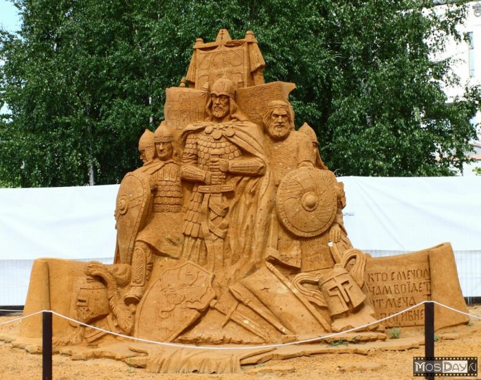 Творческая группа "Арт Блисс" организовала Выставку песчаной скульптуры "Великие победы России" на Поклонной горе 2009 г.
