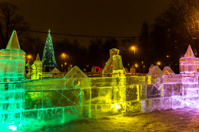 Творческой группой "Арт Блисс" созданы Ледяные фигурные композиции на проекте «Перово ICE парк» на территории  ПКиО  «Перовский» 