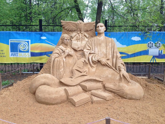 Творческая группа "Арт Блисс" организовала Фестиваль песчаных скульптур "Арт Песок" в Парке Сокольники  "Мир кино и мультфильмов" 2014 г.