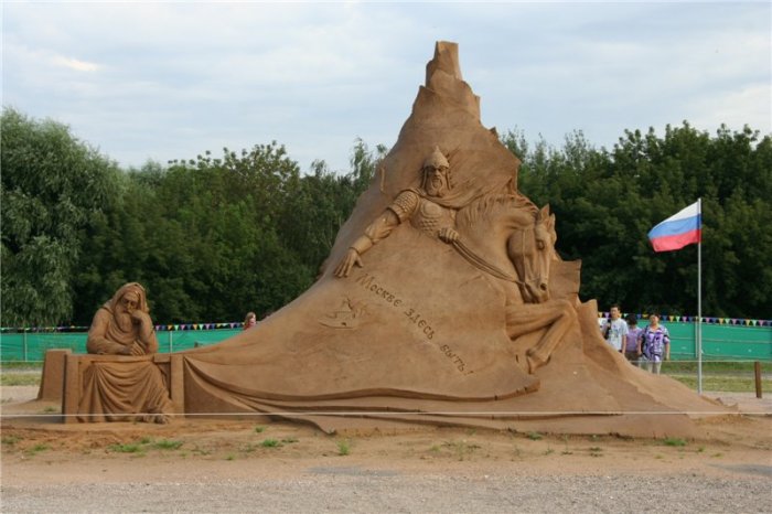Творческая группа "Арт Блисс" организовала Международный конкурс по скульптуре из песка 2008 г. в музее-заповеднике "Коломенское" Легенды мировой истории