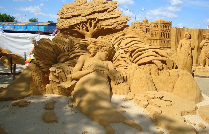 Творческая группа "Арт Блисс" организовала Чемпионат мира по скульптуре из песка в музее-заповеднике "Коломенское" 2011 г. "Шедевры Итальянской культуры"