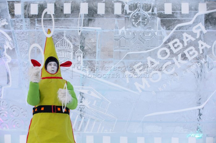 Творческая группа "Арт Блисс" провела Мастер-классы по ледяной скульптуре со звездами на VII Новогоднем фестивале «Ледовая Москва» 2022 г.